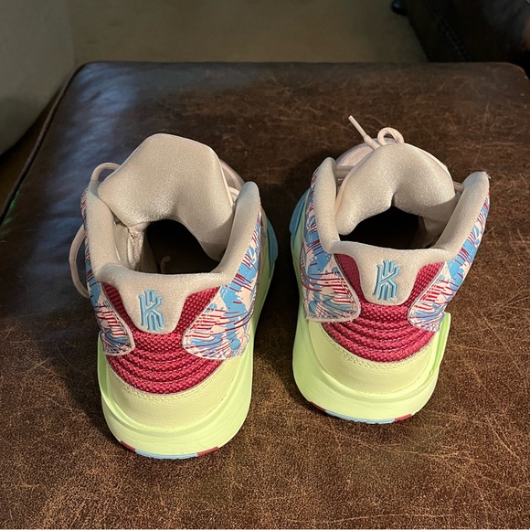 Nike 1 World 1 People Tennis Shoes CZO204-600 Men's 11.5 Preowned w/ Good Tread - Picture 4 of 7
